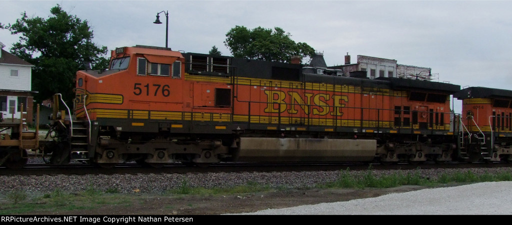 BNSF 5176